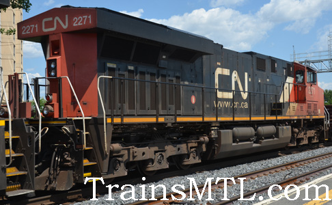 Locomotive CN2271 right side / coté droit